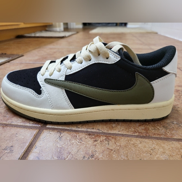 Nike, 9.5 mens - Picture 6 of 13